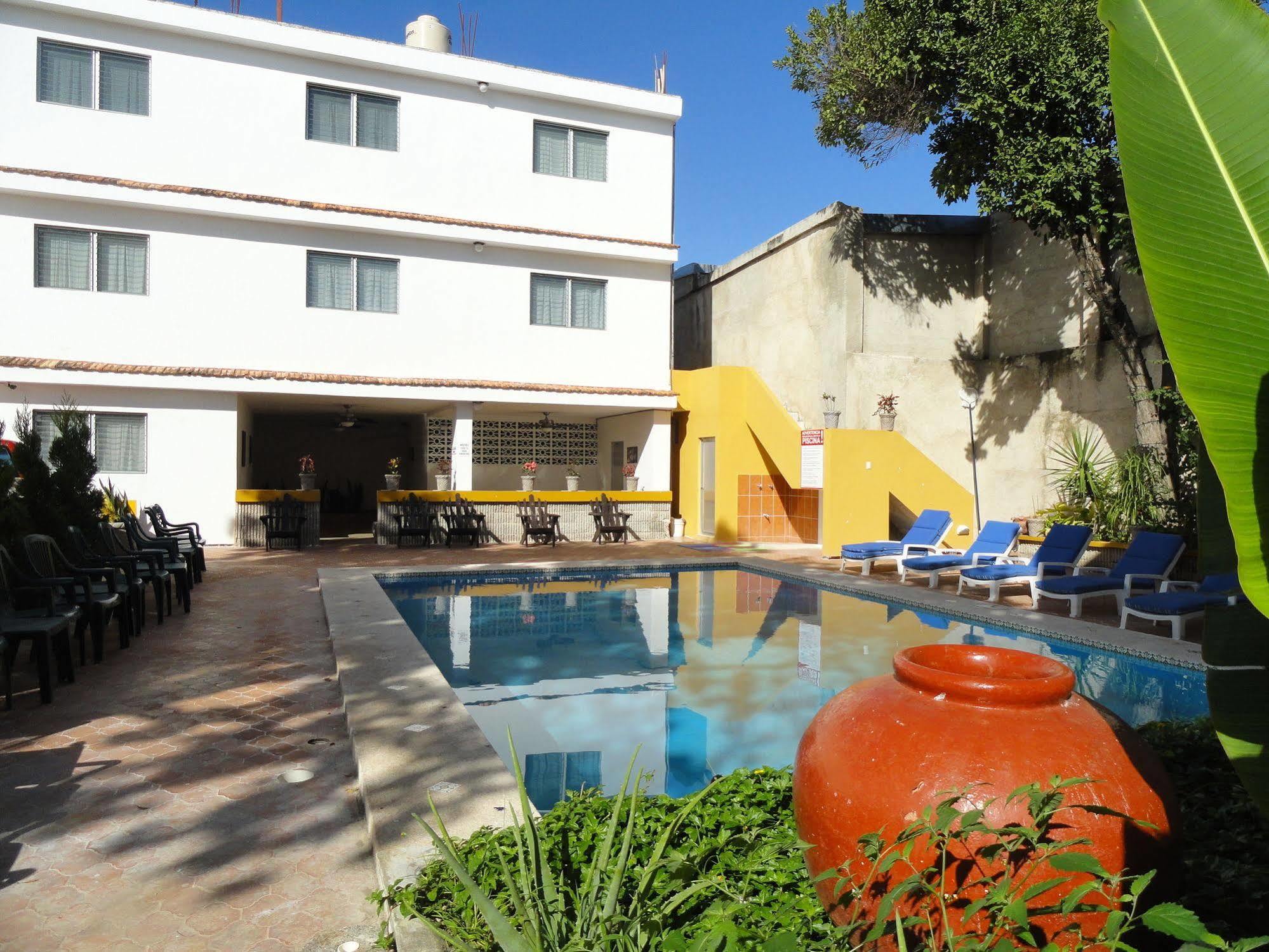 Hotel Las Dalias Inn Mérida Exterior foto